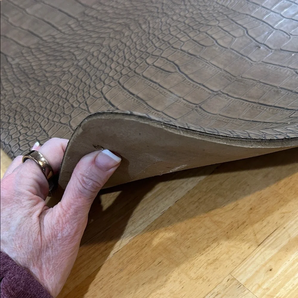 Elegant Brown Crocodile Pattern Foam Mat